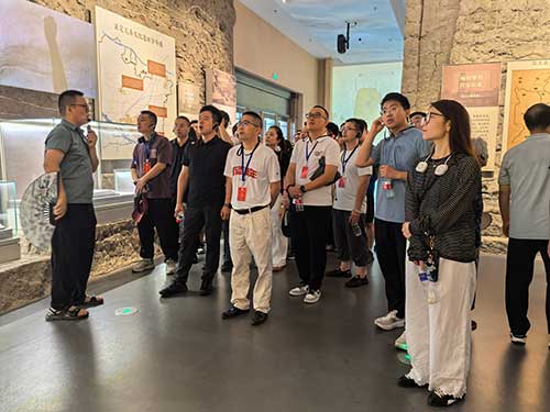 大悦城控股北方大区公司西安党总支部，举办了以“践行西柏坡精神，走好新时代赶考路”为主题的党性教育培训