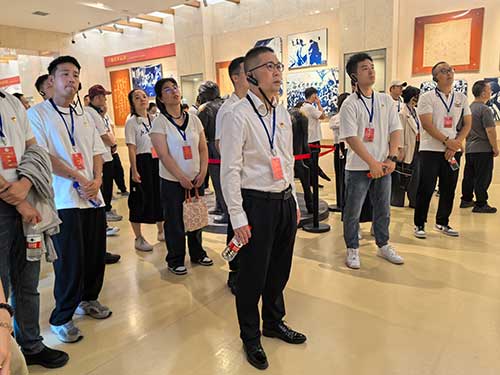 大悦城控股北方大区公司西安党总支部，举办了以“践行西柏坡精神，走好新时代赶考路”为主题的党性教育培训